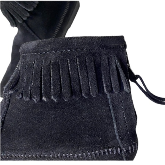MINNETONKA Black Suede Back Zip Hard-sole Bootie Size 7 - Picture 11 of 15